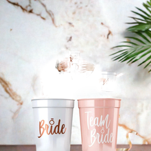 Cargar imagen en el visor de la galería, Vasos de plástico para bebidas para despedida de soltera y novia 

